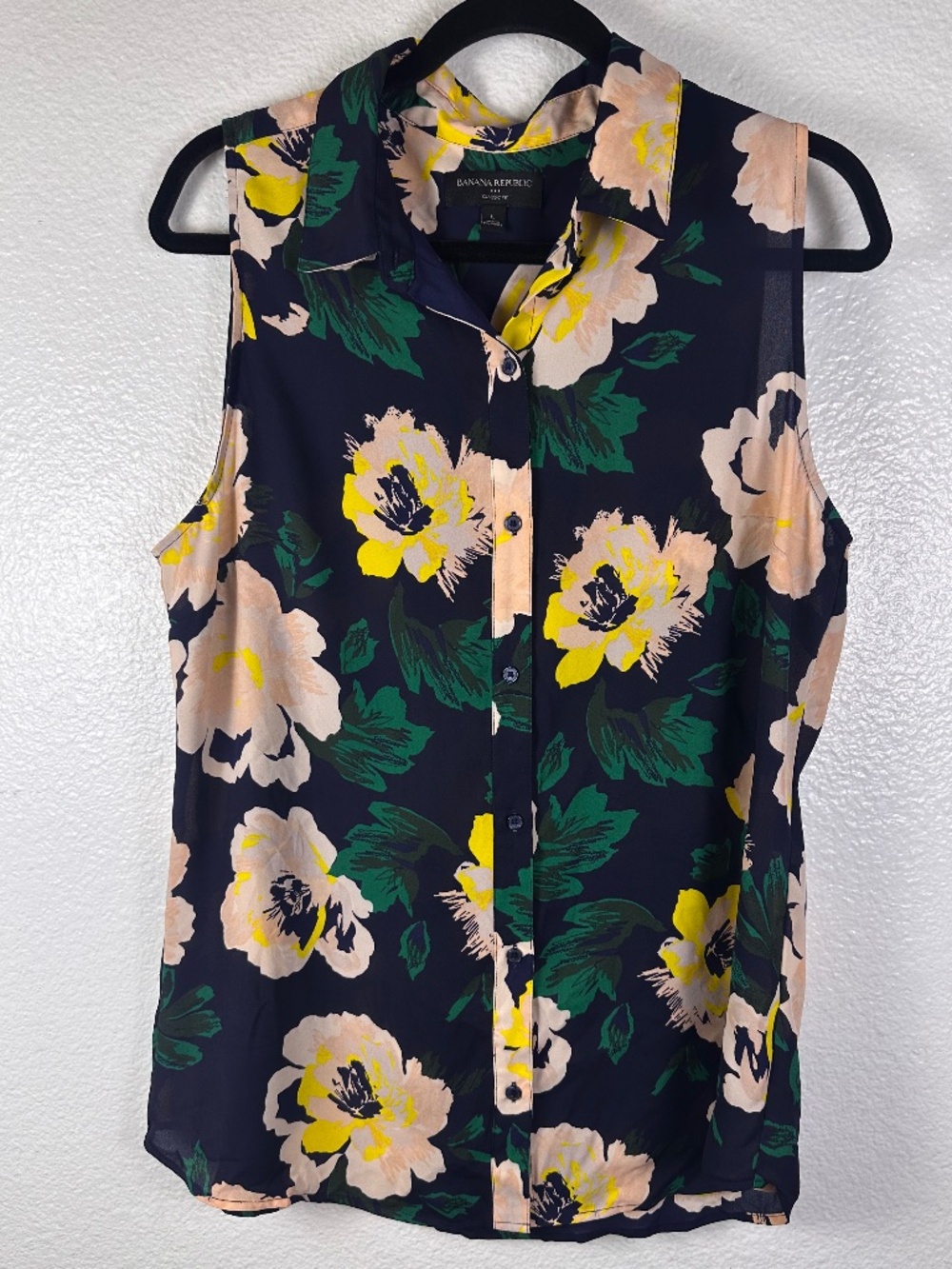 Banana Republic Floral Sleeveless Button Down Blouse. Sz L.